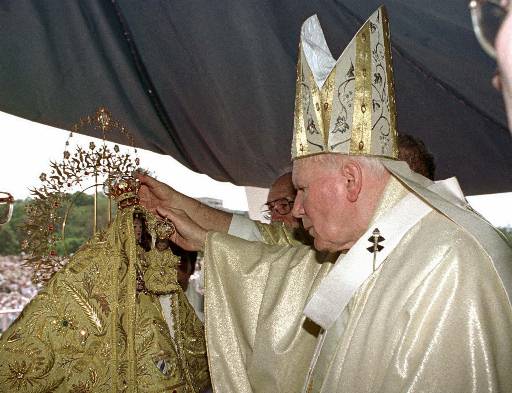Pope John Paul II spreads incense around the Virgin of Charity of Cobre, the patron saint of Cuba, during a Mass celebrated in Santiago, Cuba, Saturday, Jan. 24, 1998. (AP Photo/Andy Clark)